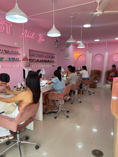 Meredith NailBar